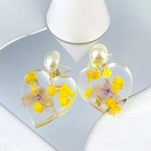 🌸 Lovely Large Clear Heart Pressed Floral Flower Faux Pearl Stud Earrings 💕